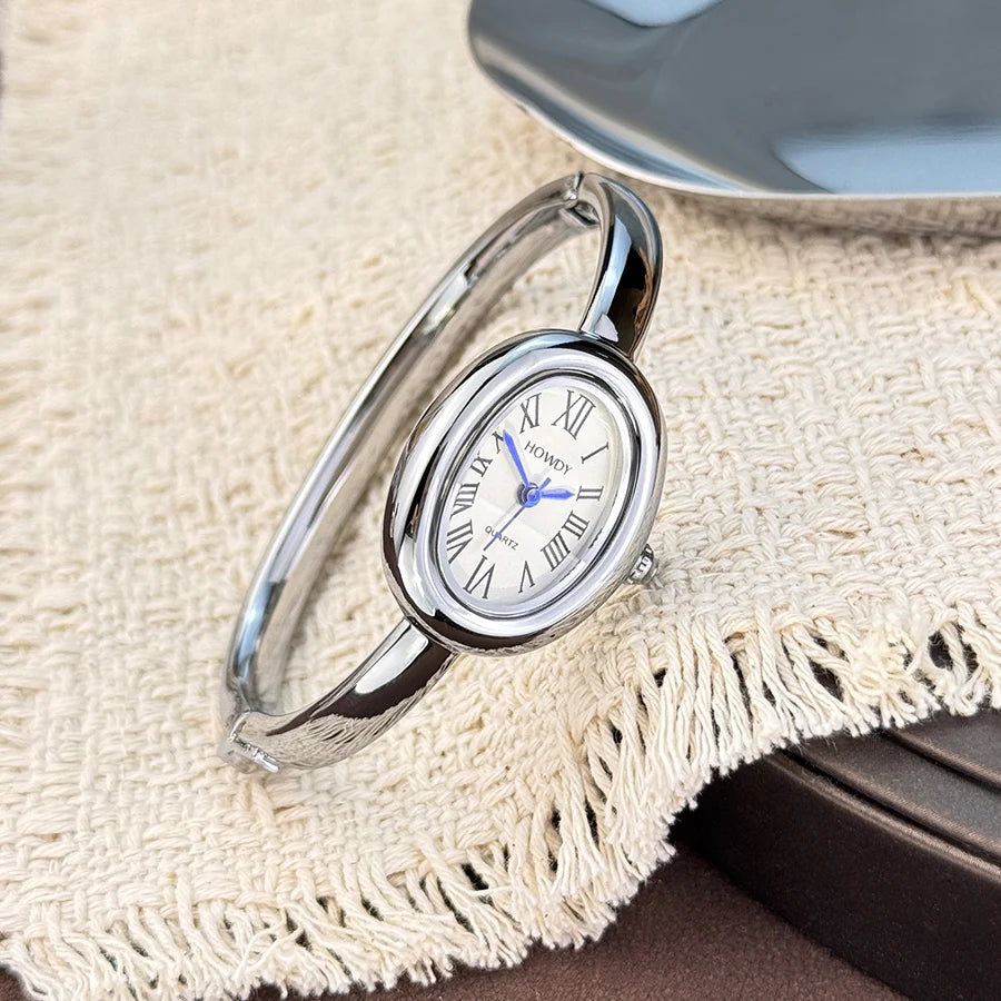 Novo estilo pulseira de banheira pequeno mostrador requintado e exclusivo luz luxo feminino high-end algarismos romanos relógio de quartzo oval