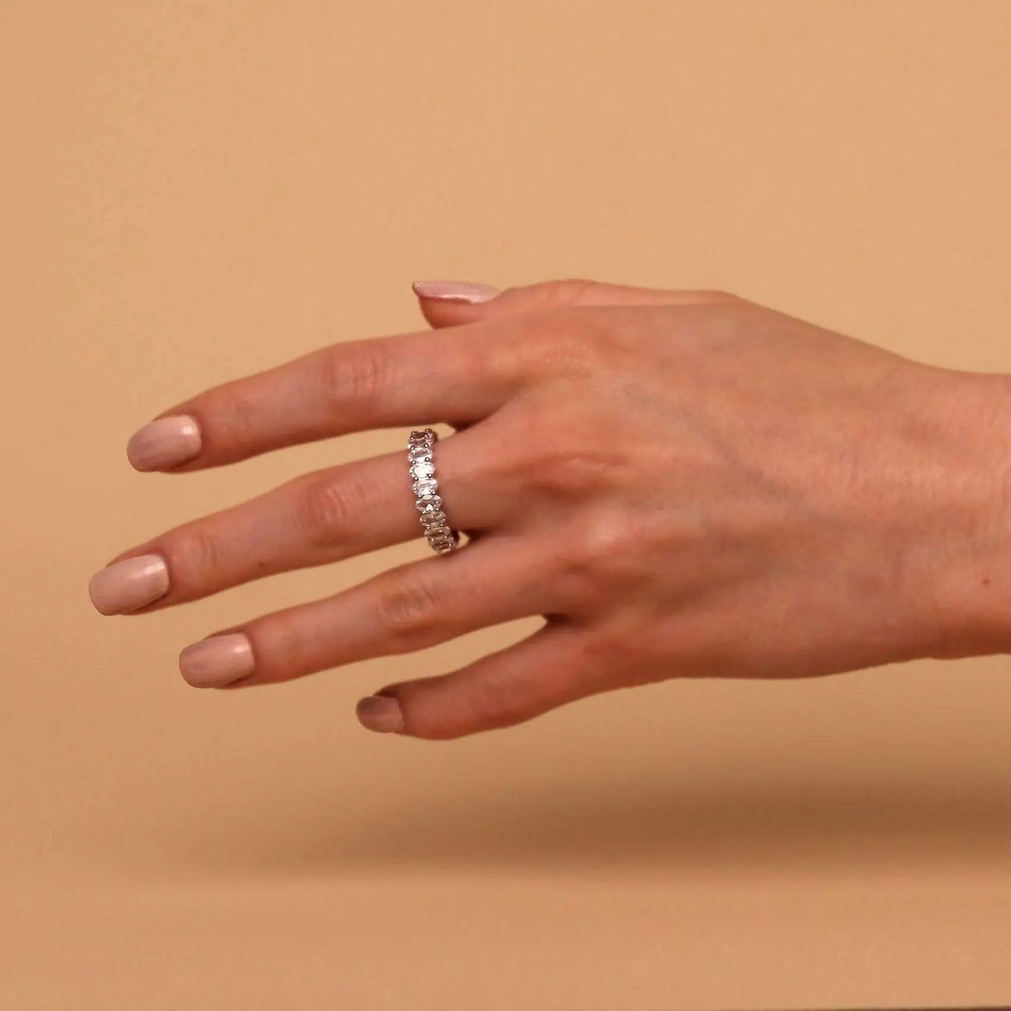 Shevalues feminino 14k banhado a ouro anéis oval zircônia cúbica amor anel eternidade anéis empilháveis para presente feminino jóias populares